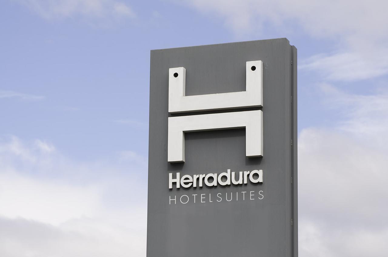 Herradura Hotel Suites เนวเก็น ภายนอก รูปภาพ
